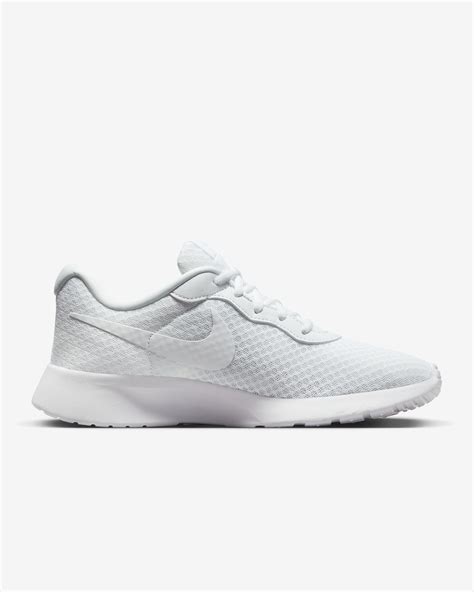 nike tanjun womens shoes